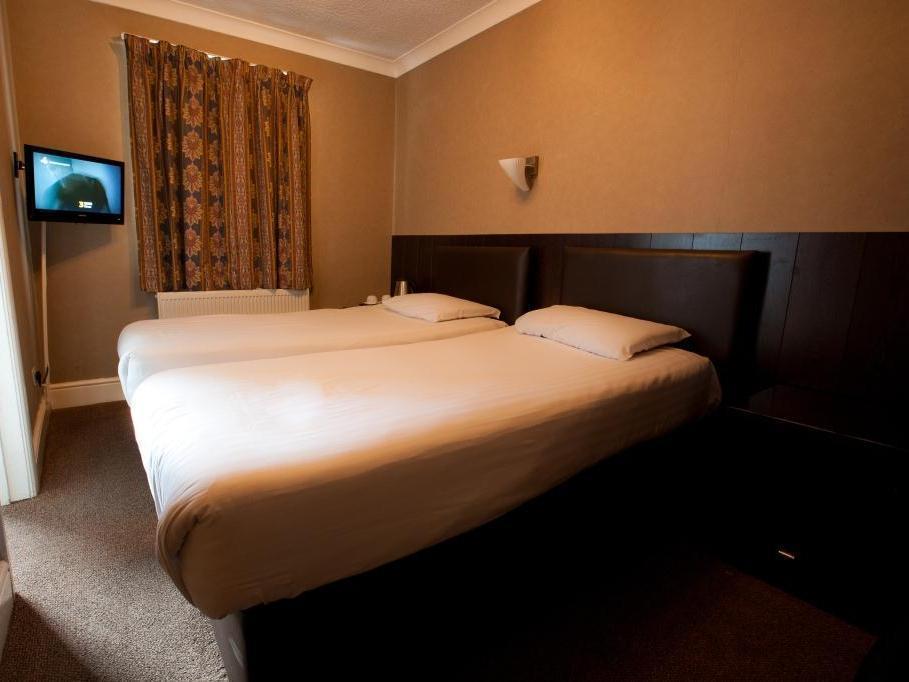 Rossmore Hotel Илфорд Экстерьер фото