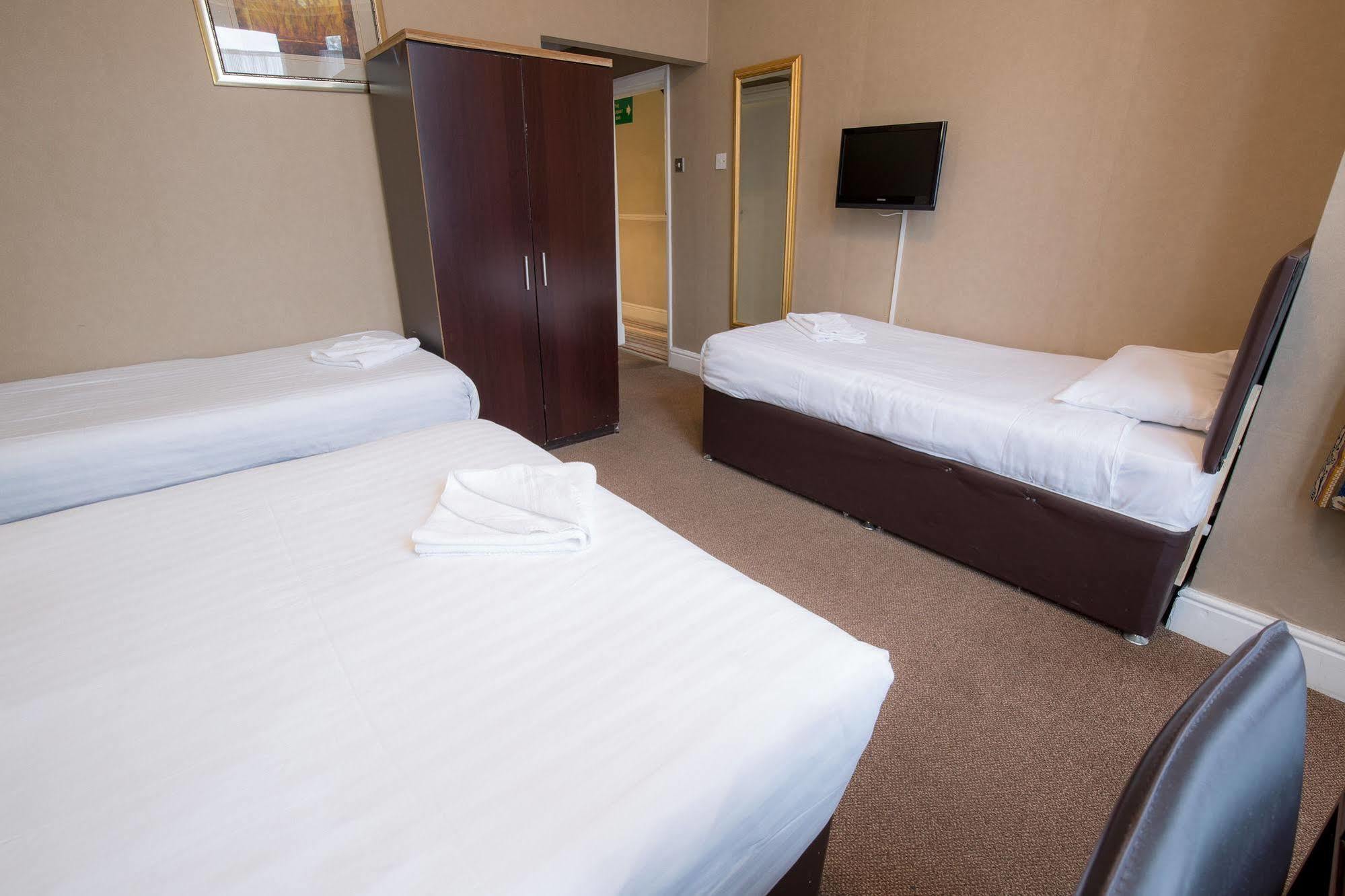 Rossmore Hotel Илфорд Экстерьер фото