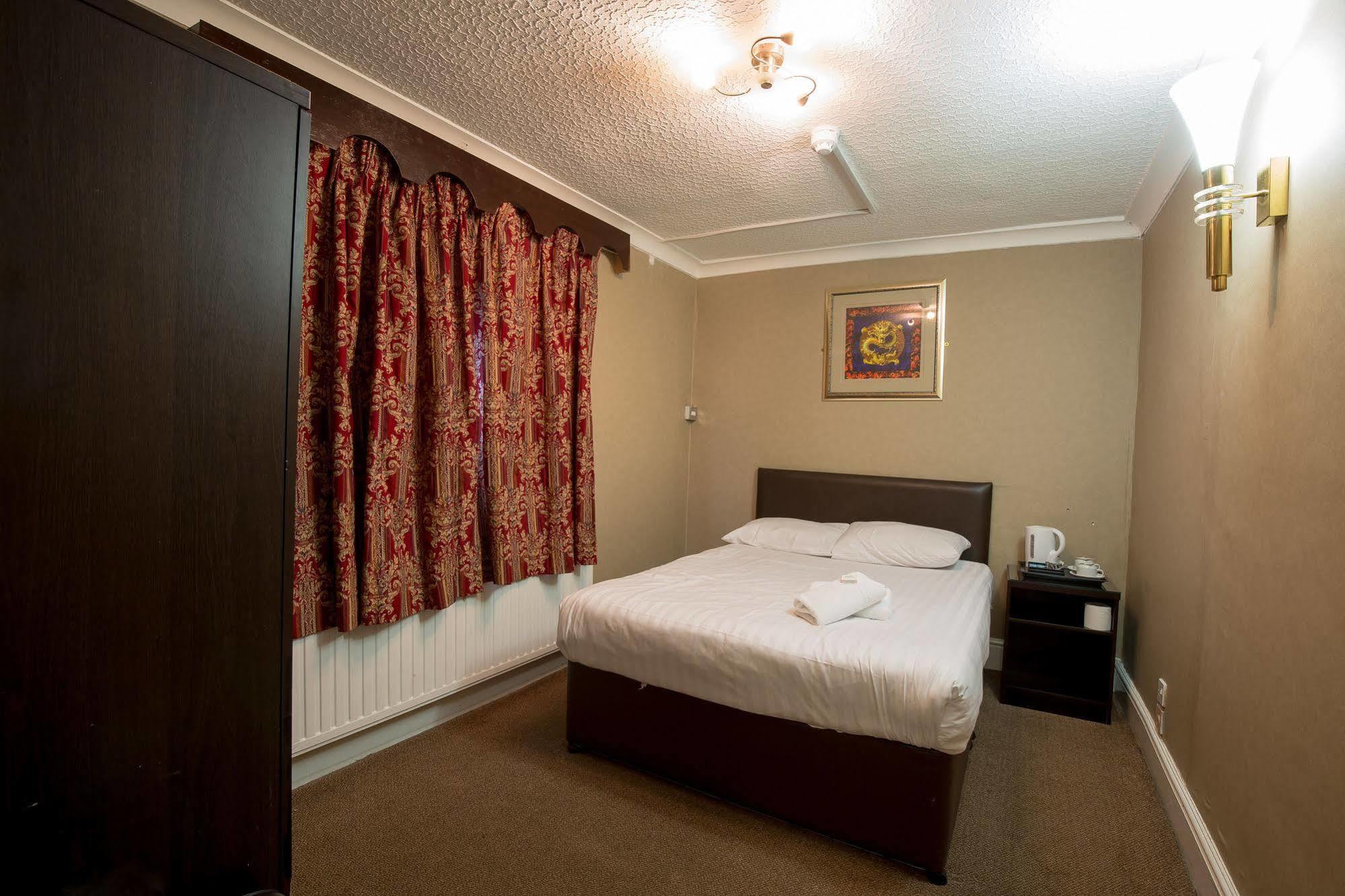 Rossmore Hotel Илфорд Экстерьер фото