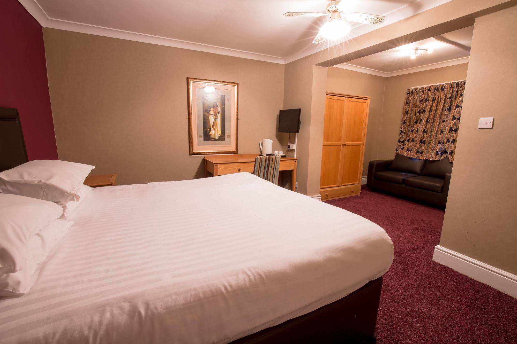 Rossmore Hotel Илфорд Экстерьер фото