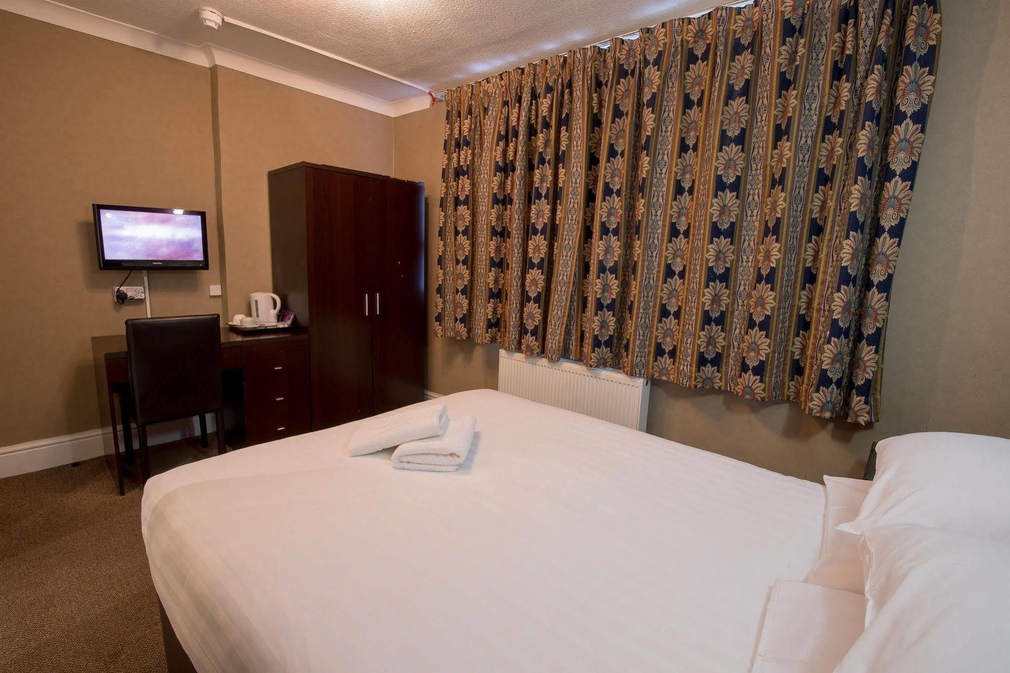 Rossmore Hotel Илфорд Экстерьер фото