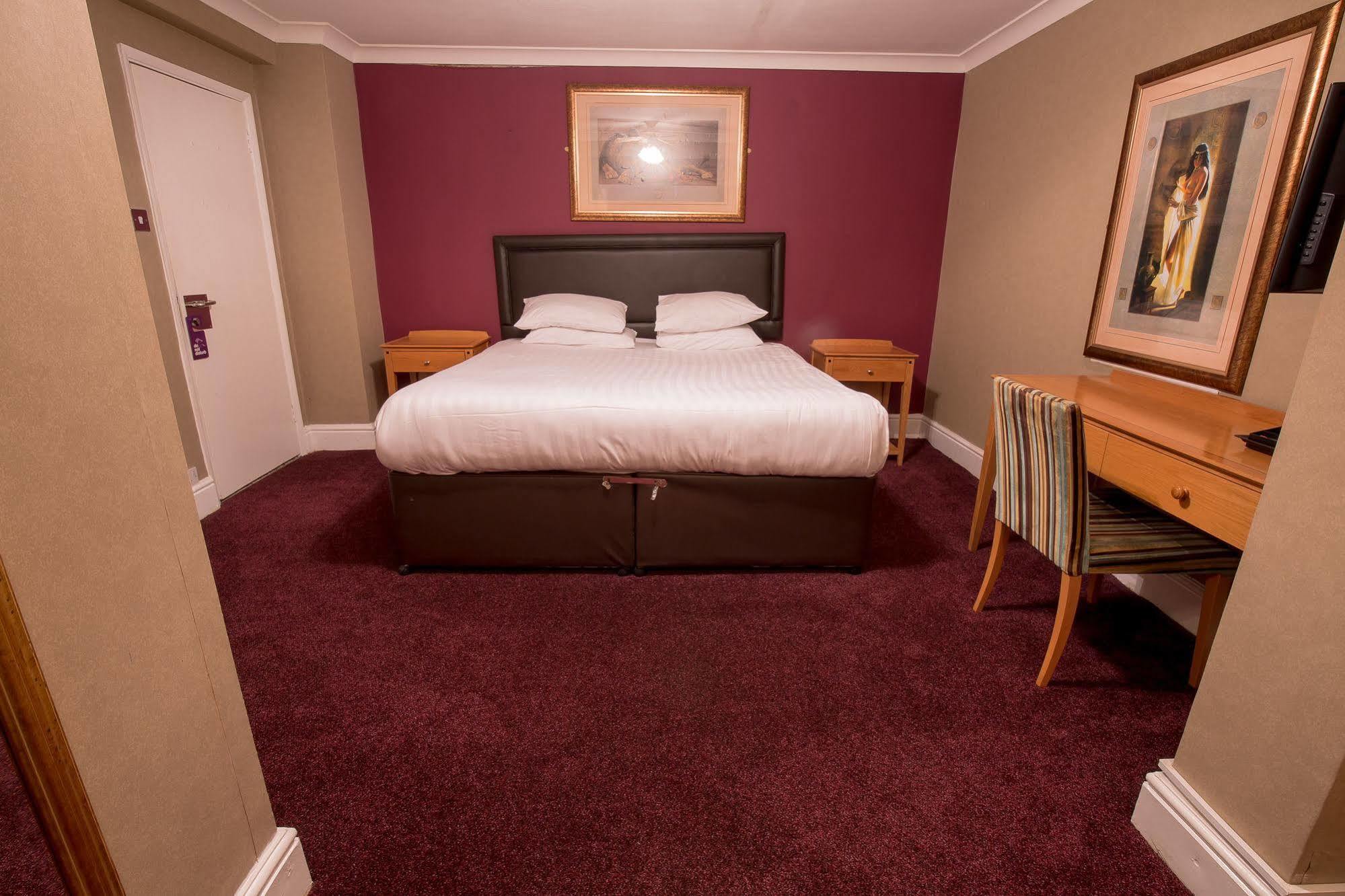 Rossmore Hotel Илфорд Экстерьер фото