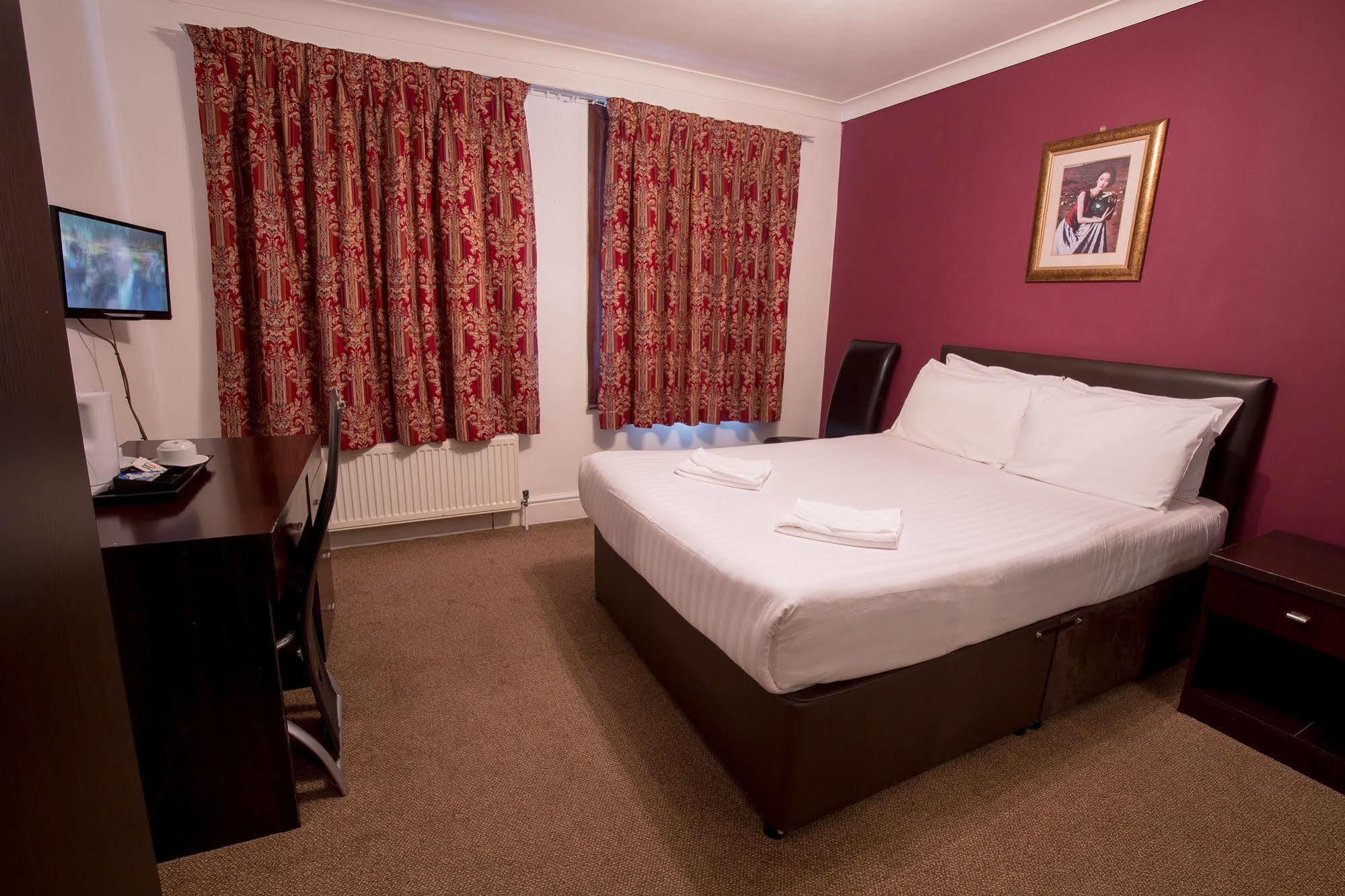Rossmore Hotel Илфорд Экстерьер фото