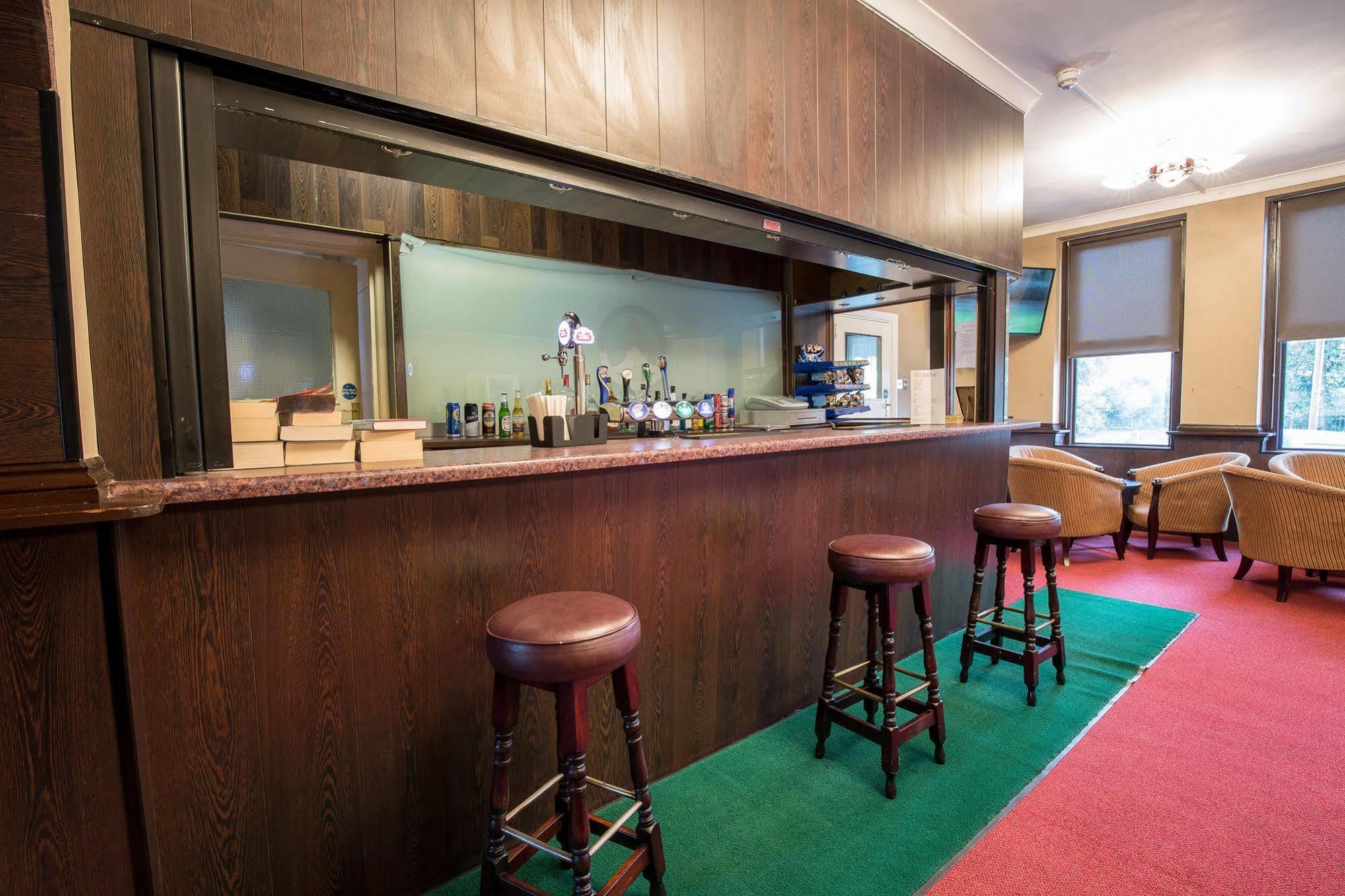 Rossmore Hotel Илфорд Экстерьер фото
